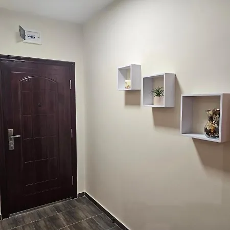 Mirage Apartment *